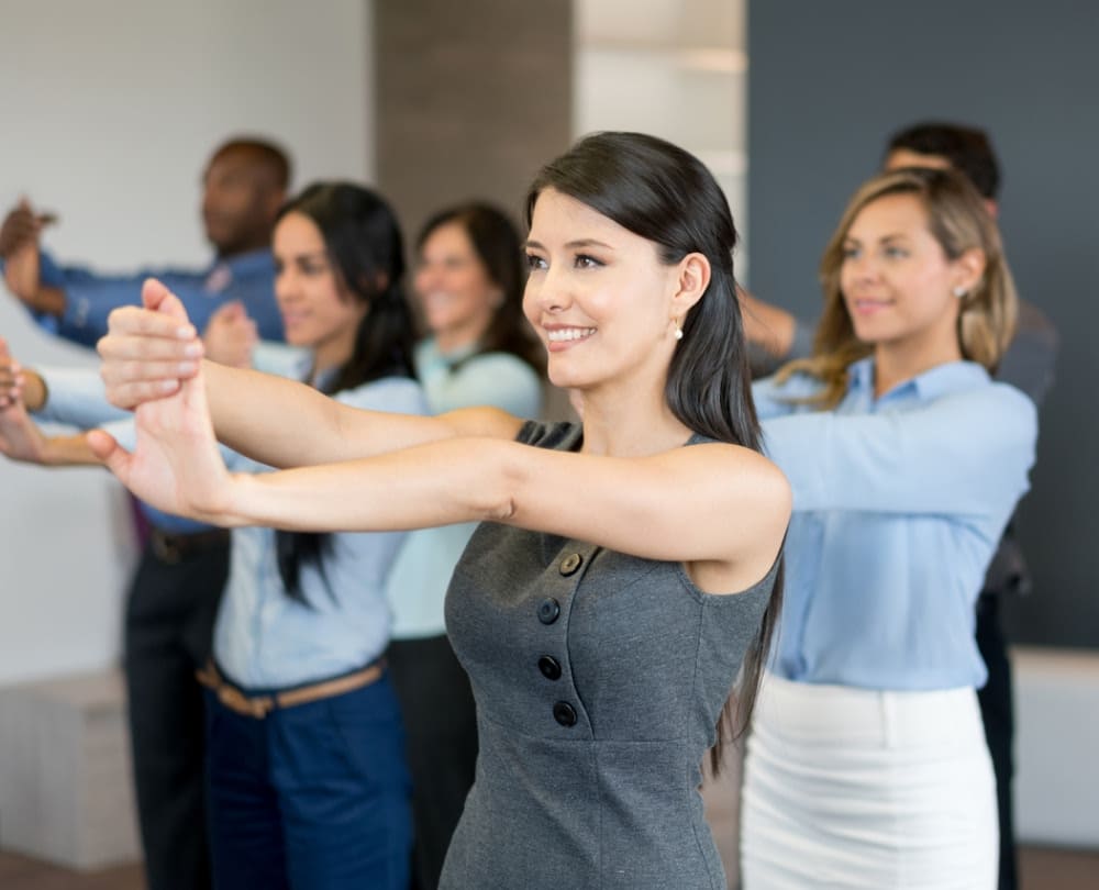 pausas activas para prevenir enfermedades laborales silenciosas